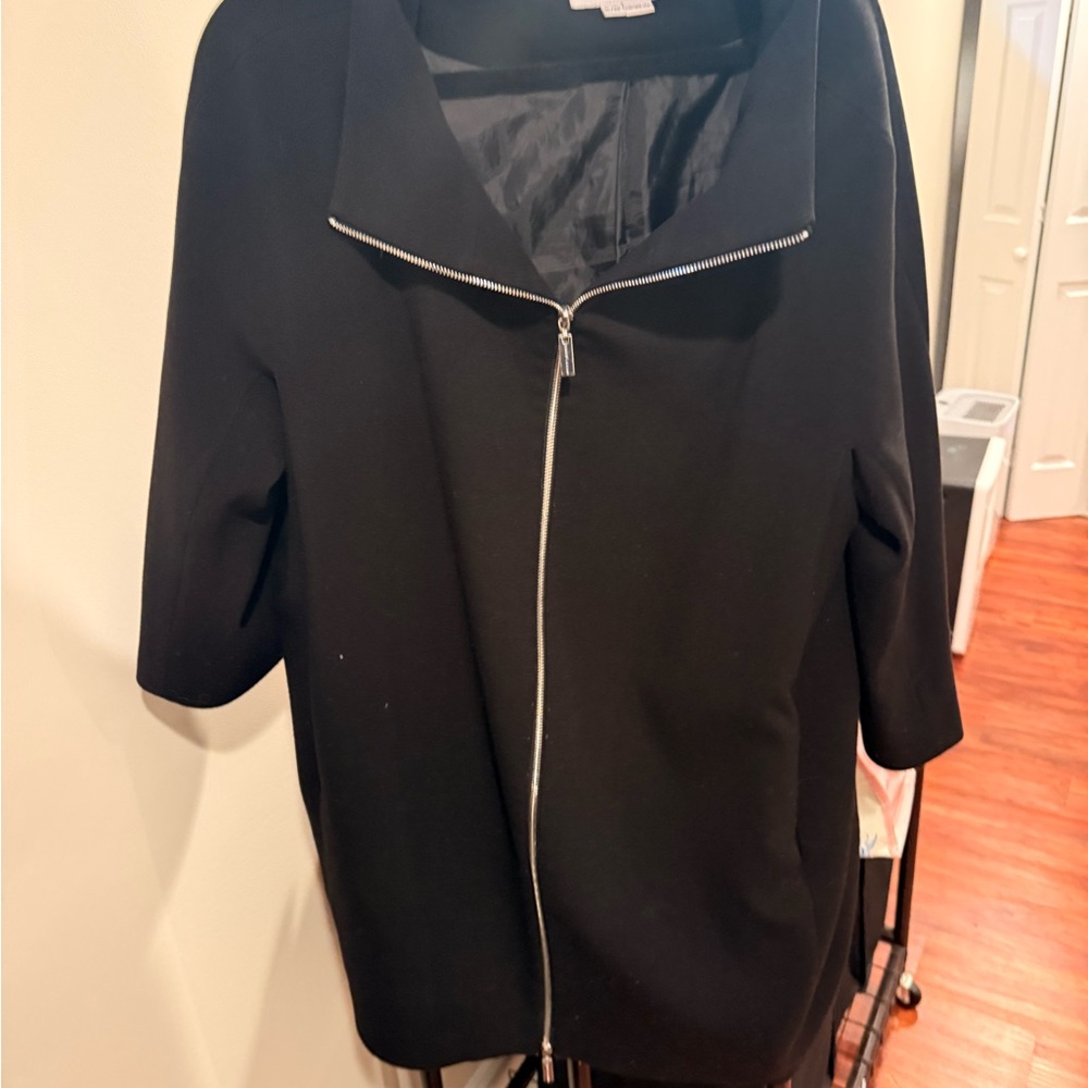 Sleek Black Women's Trench Coat with Zipper